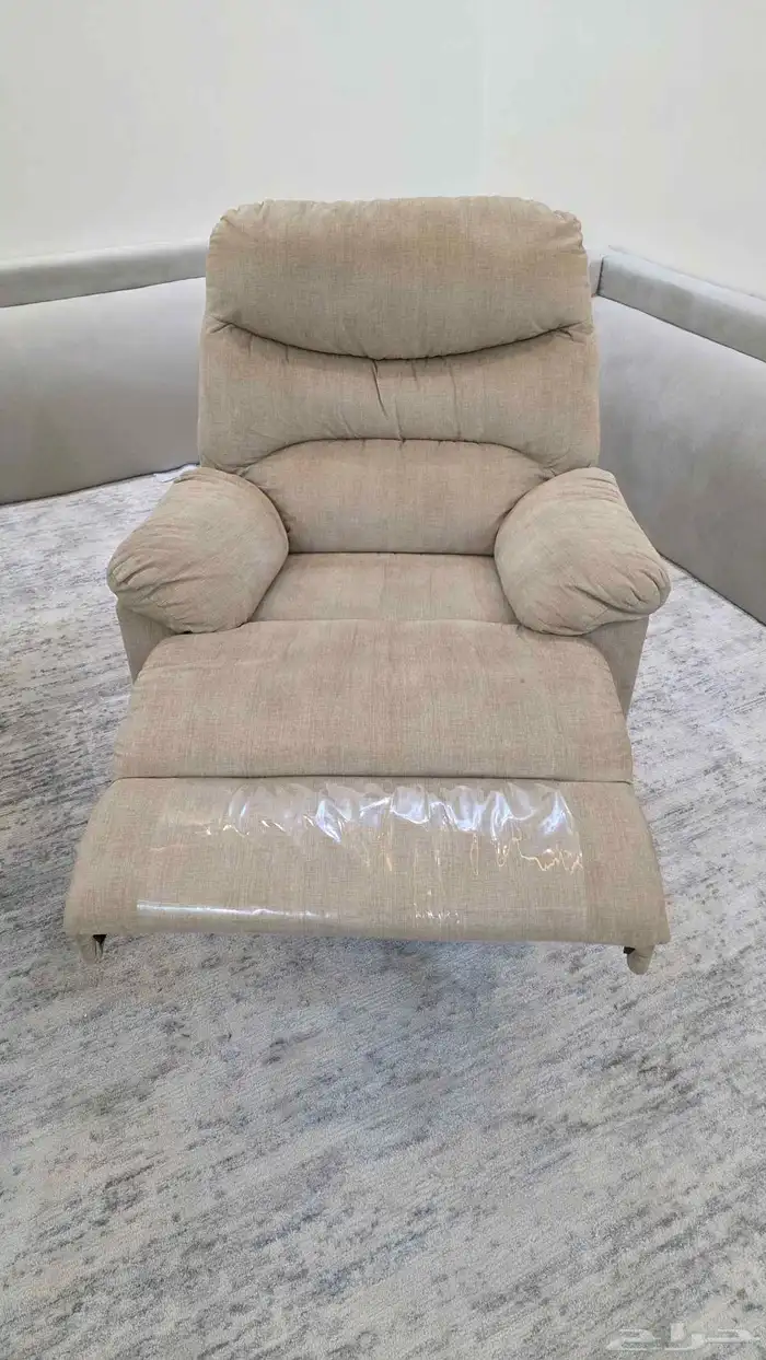 2 كراسي استرخاء من هوم سنتر نظيفة 2 Used Lounge Chairs 1