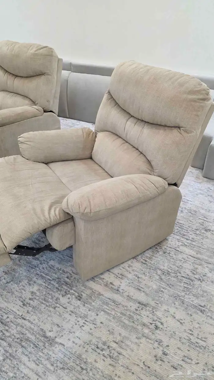 2 كراسي استرخاء من هوم سنتر نظيفة 2 Used Lounge Chairs 2