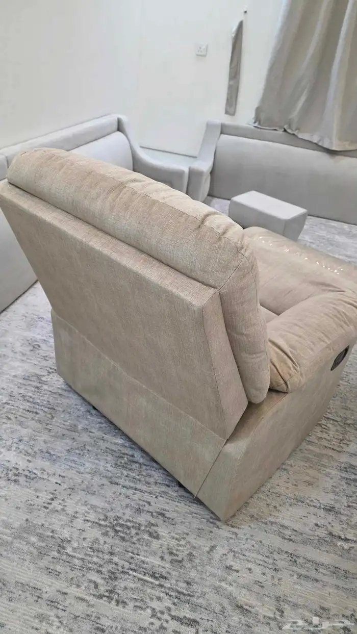 2 كراسي استرخاء من هوم سنتر نظيفة 2 Used Lounge Chairs 3