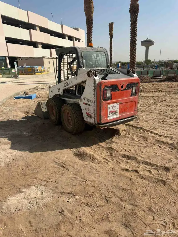 يوجد لدينا رافعات شوكيه وجي سي بي وكرينات وببكات ومان لفت 2