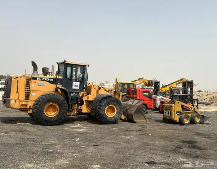 يوجد لدينا رافعات شوكيه وجي سي بي وكرينات وببكات ومان لفت 9