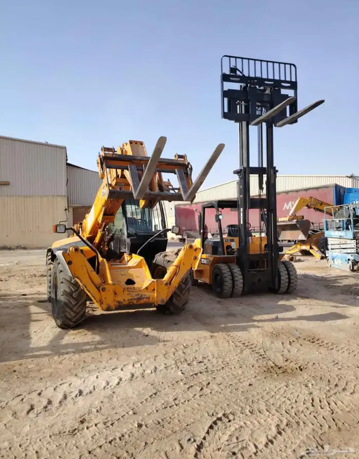 يوجد لدينا رافعات شوكيه وجي سي بي وكرينات وببكات ومان لفت 6