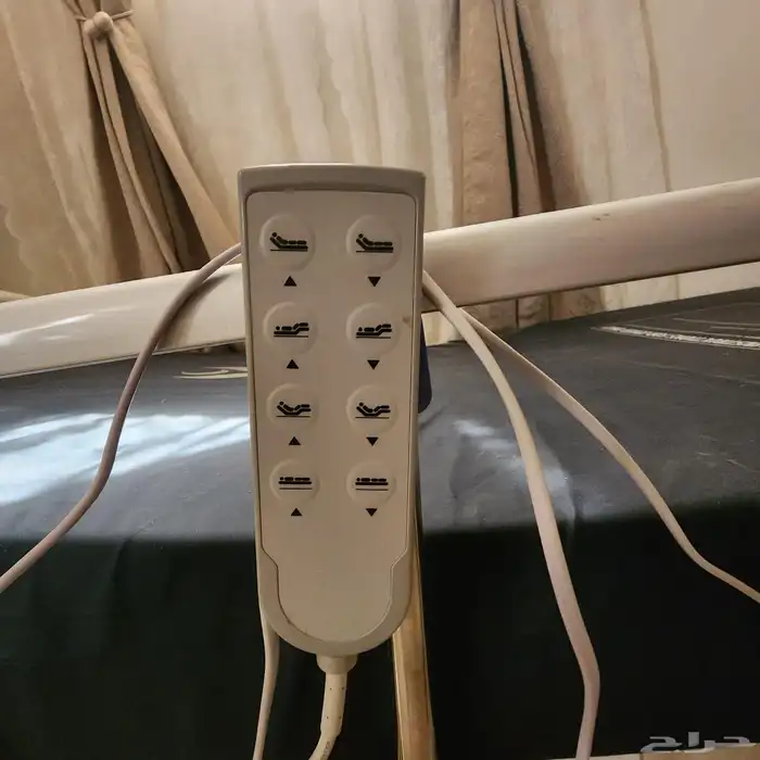 سرير طبي بالكهرباء مع مرتبتين طبيه وكرسي حمام 1