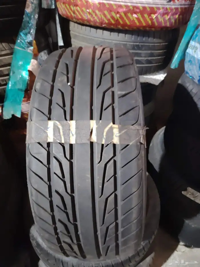 يوجد كفر واحد جديد موديل 22 لتواصل مقاس 255 45 19 3