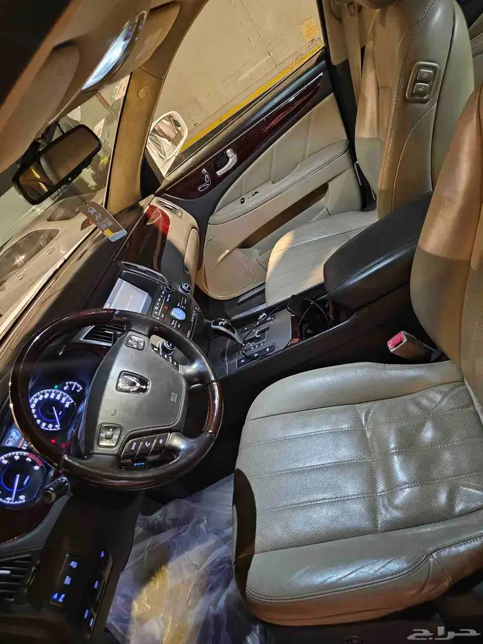 Hyundai Centennial Genesis 2013. 179000 kms. wakala 7