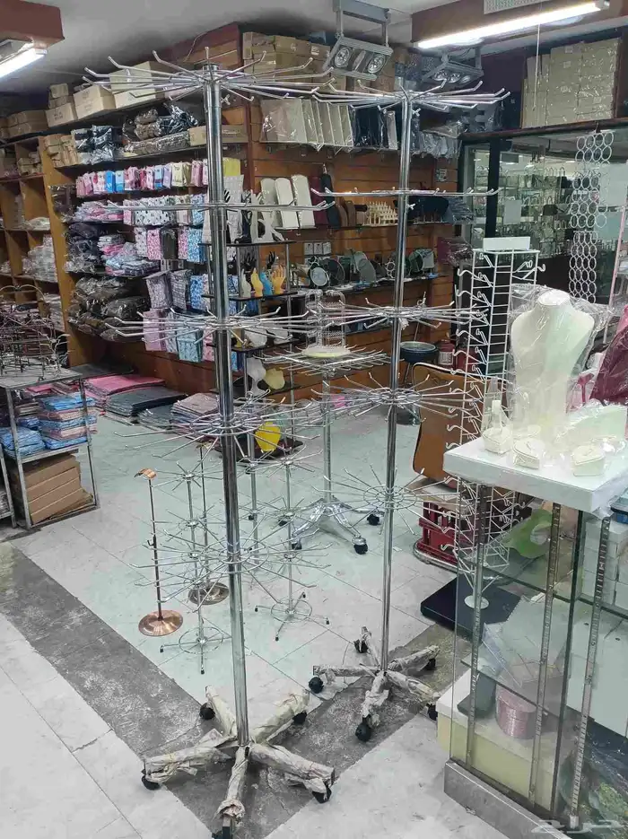 علاقات ملابس بجميع انواعها استاندات سلاسل مقاسات مختلفه شماع 8