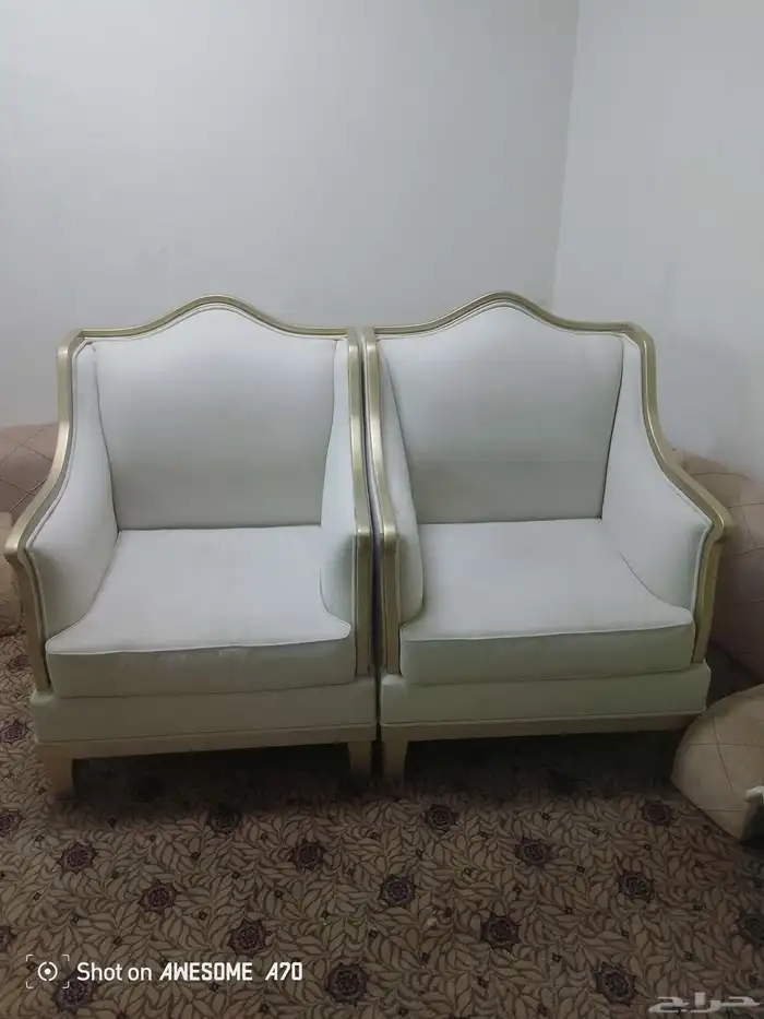 قطيعتين كنب مفرد نظييف جدا ما ستخدم 2