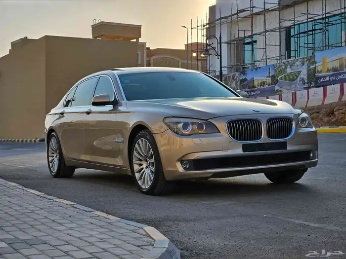 BMW 730 - 2010 مخزن بحالة الوكالة 7