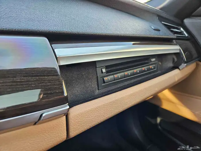 BMW 730 - 2010 مخزن بحالة الوكالة 13