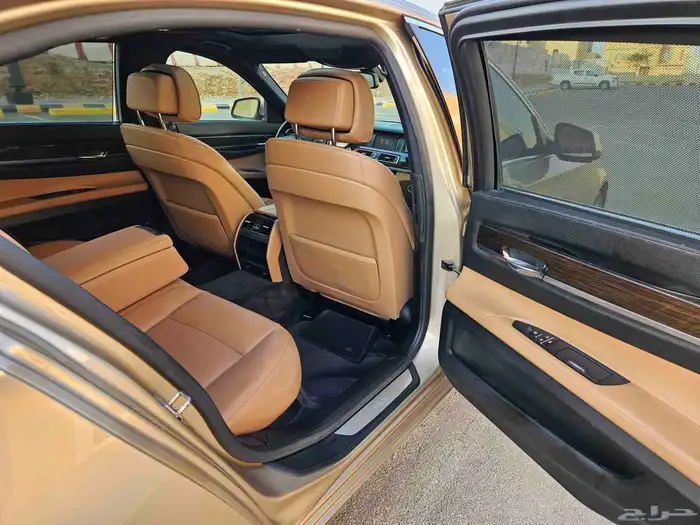 BMW 730 - 2010 مخزن بحالة الوكالة 15
