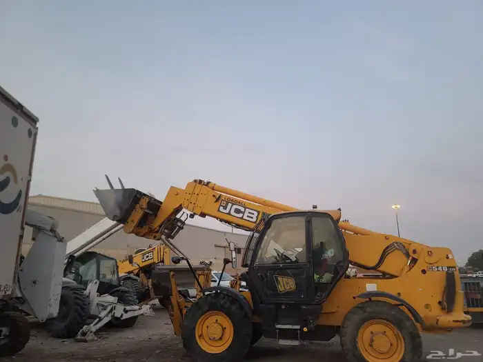 يوجد لدينا رافعات شوكيه وجي سي بي وكرينات وببكات ومان لفت 1