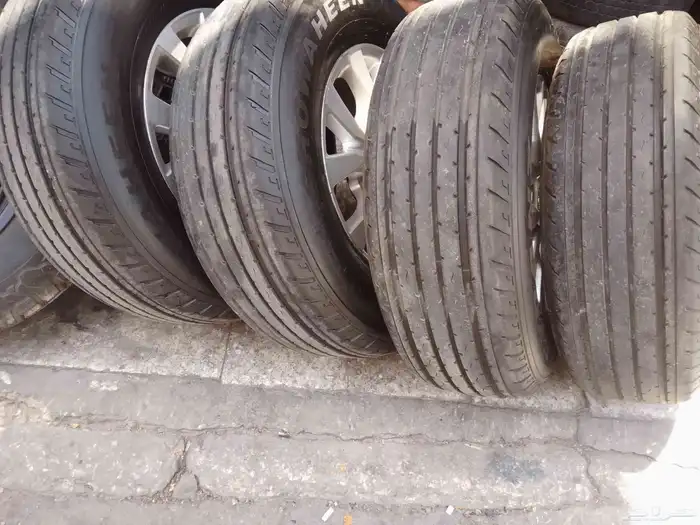 كفرات شاهين رايدنز مقاس 900علا 18بجنوط جيب لاند كروزر 5