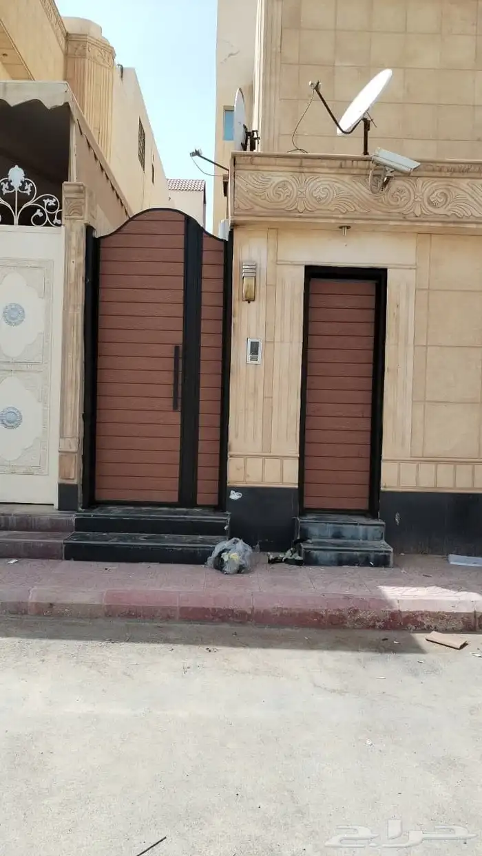 تلبيس ابواب بديل خشب مظلات وسواتر خشب 0