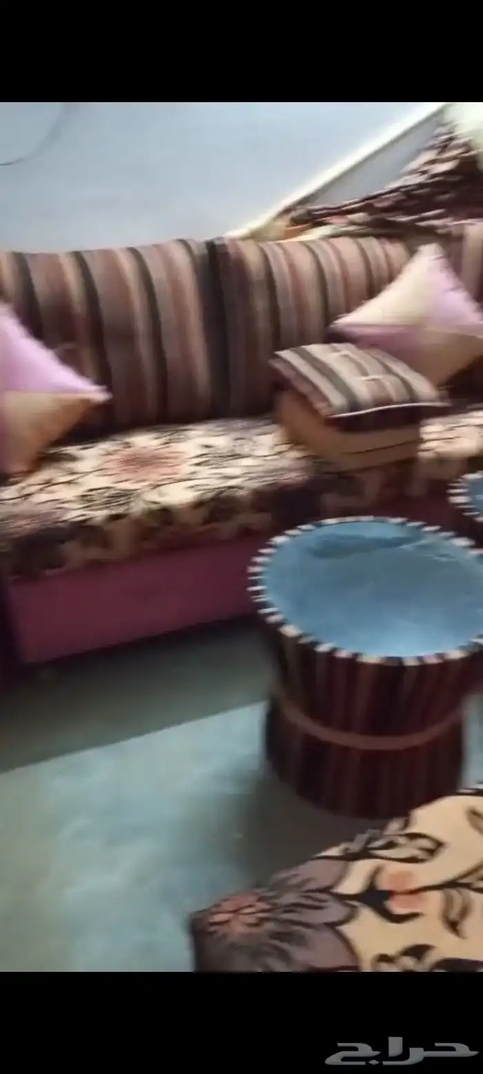 كنب وثلاث طولات وحده كبيره وثنين صغار الكنب ما شاء الله فنان 1