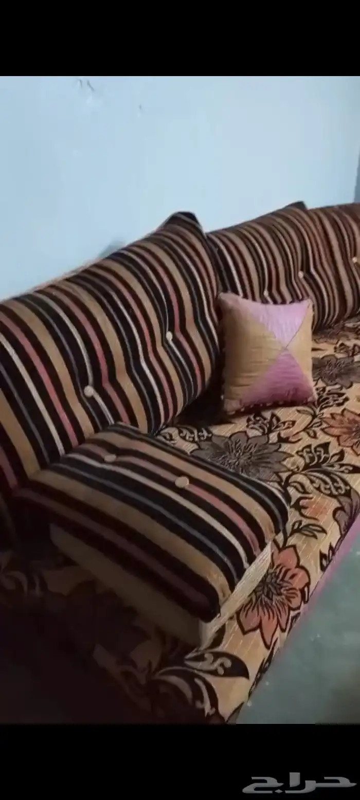 كنب وثلاث طولات وحده كبيره وثنين صغار الكنب ما شاء الله فنان 4