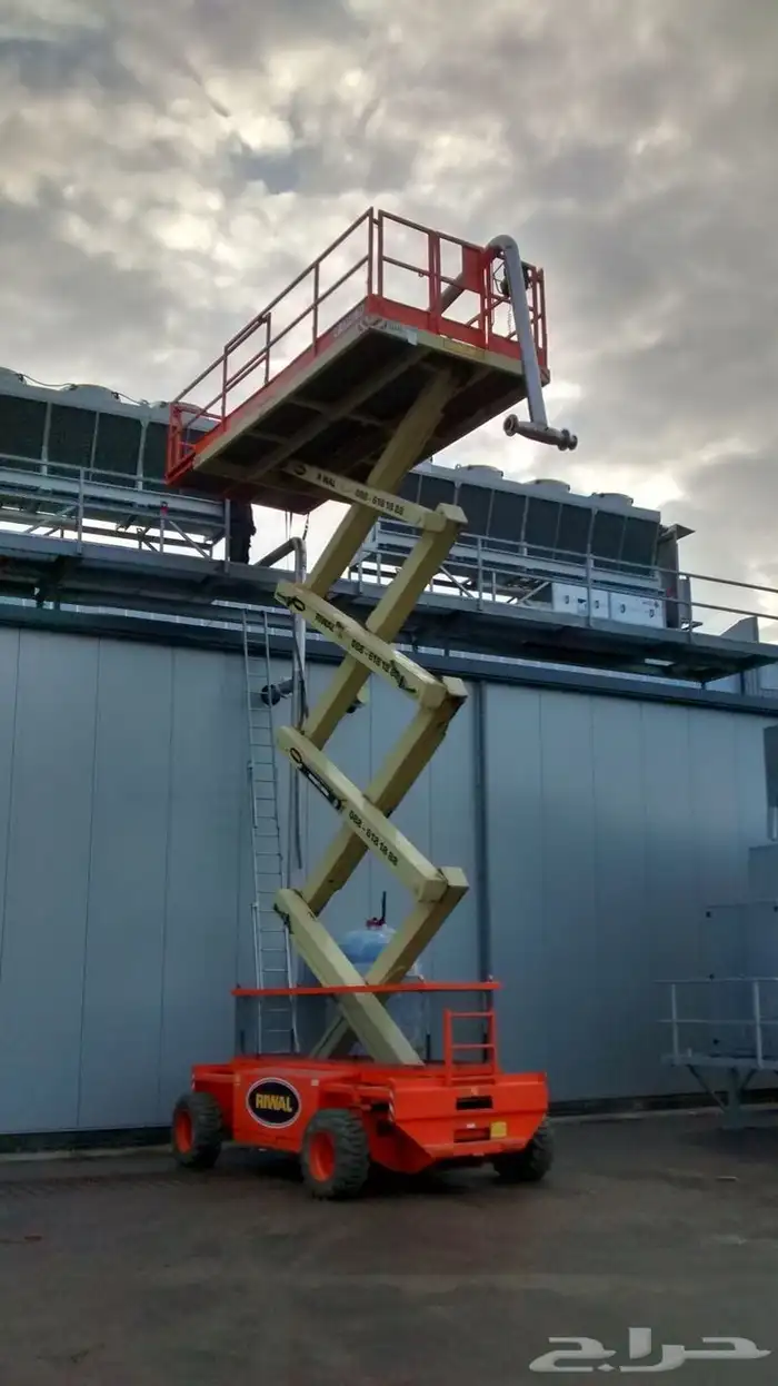 تاور لايت انارات رافعات شوكية هيدروليكية تلسكوبيه للايجار 16
