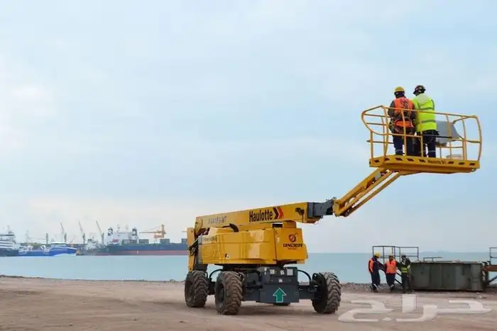 تاور لايت انارات رافعات شوكية هيدروليكية تلسكوبيه للايجار 18