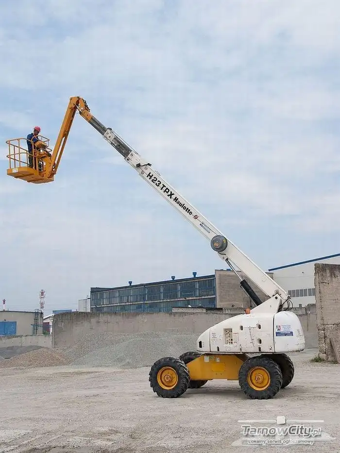 تاور لايت انارات رافعات شوكية هيدروليكية تلسكوبيه للايجار 45