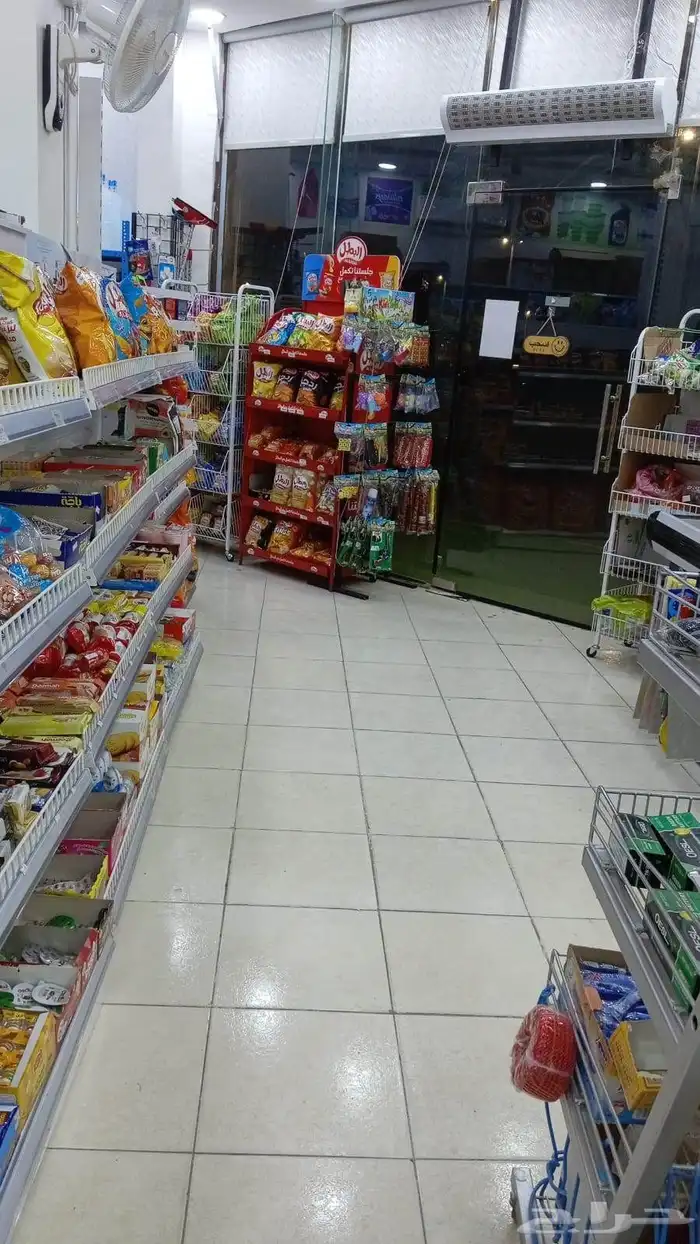 بقالة مع أغراضها بالكامل للبيع 4