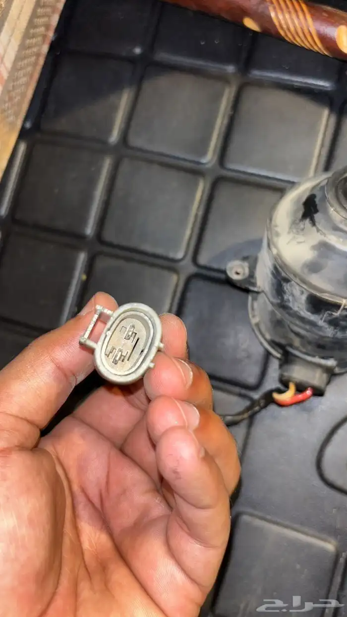 للبيع اثنين قلوب مراوح تويوتا كامري 2006 مستخدمه نظيفه.الت 3