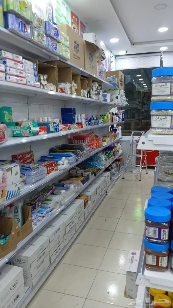 بقالة مع أغراضها بالكامل للبيع 9