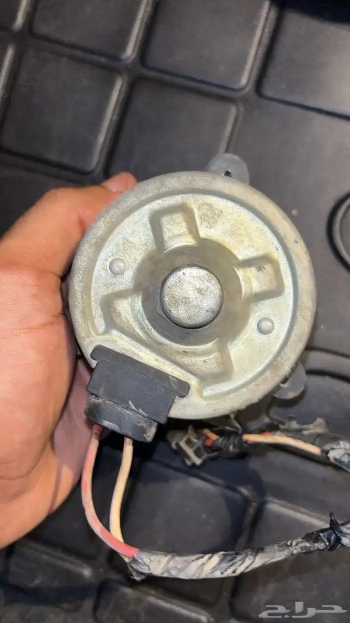 للبيع اثنين قلوب مراوح تويوتا كامري 2006 مستخدمه نظيفه.الت 1