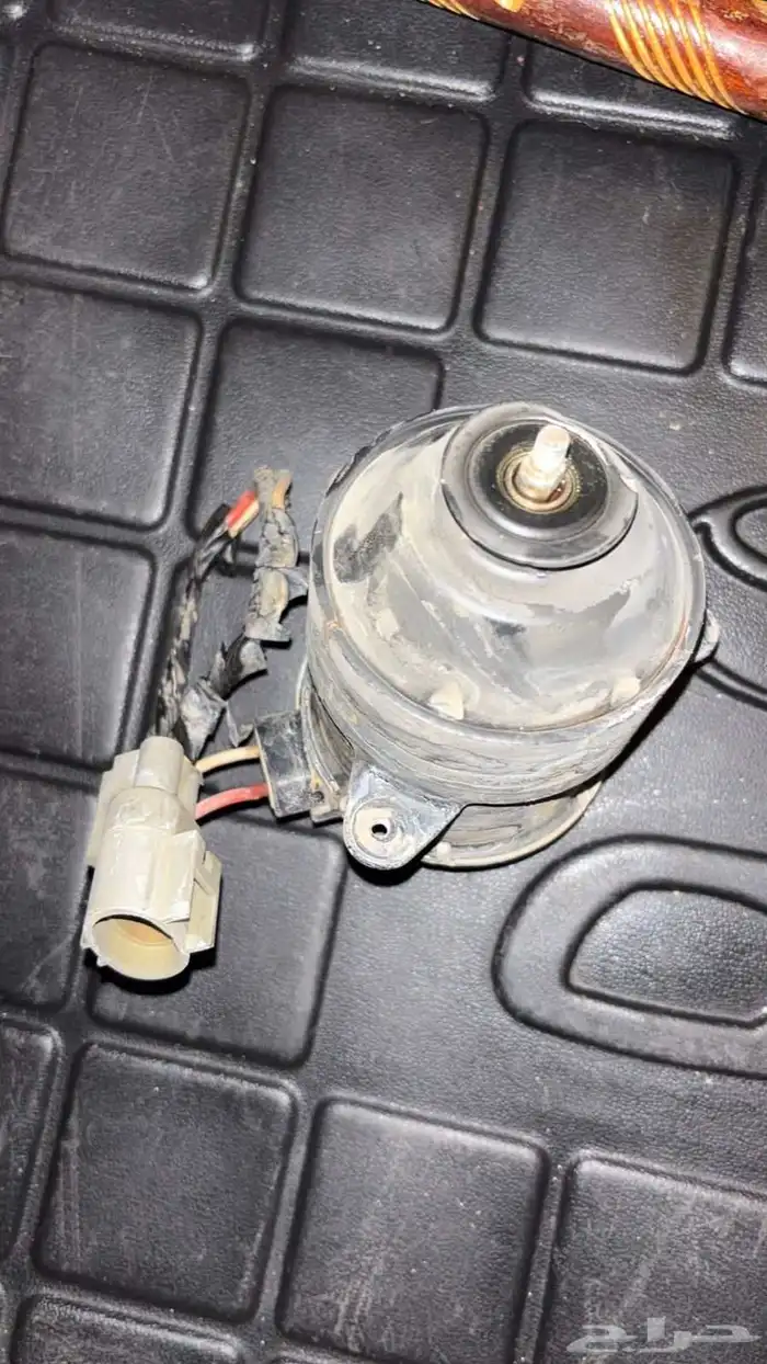 للبيع اثنين قلوب مراوح تويوتا كامري 2006 مستخدمه نظيفه.الت 4