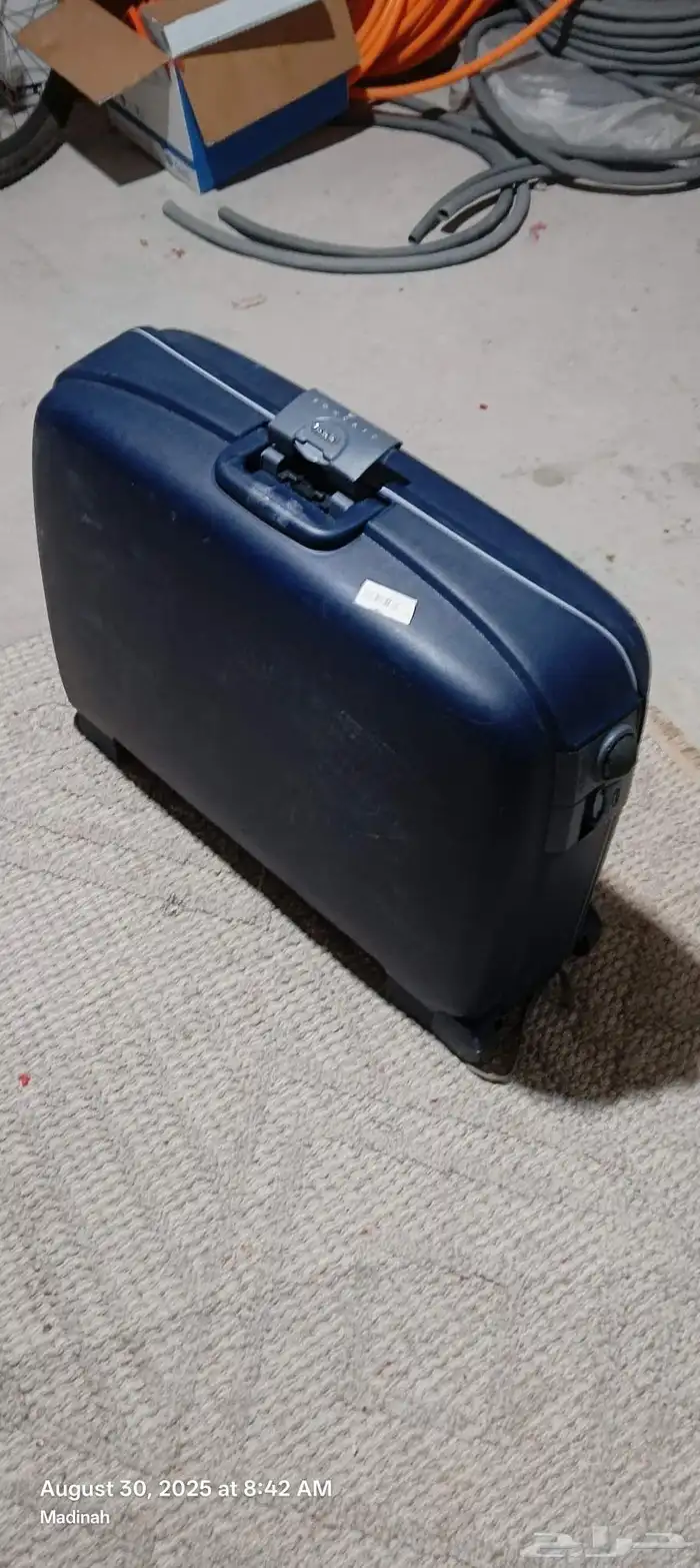 2 Large and medium size trolley bags 6