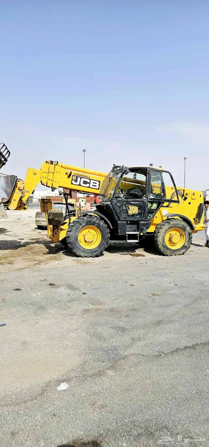 يوجد لدينا رافعات شوكيه وجي سي بي وكرينات وببكات ومان لفت 3