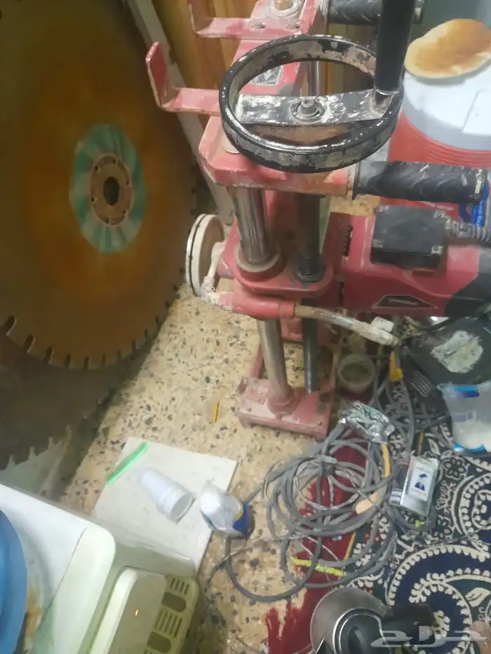 منشار خرسانه للبيع بحاتله معه عدد 2 ريشه 3