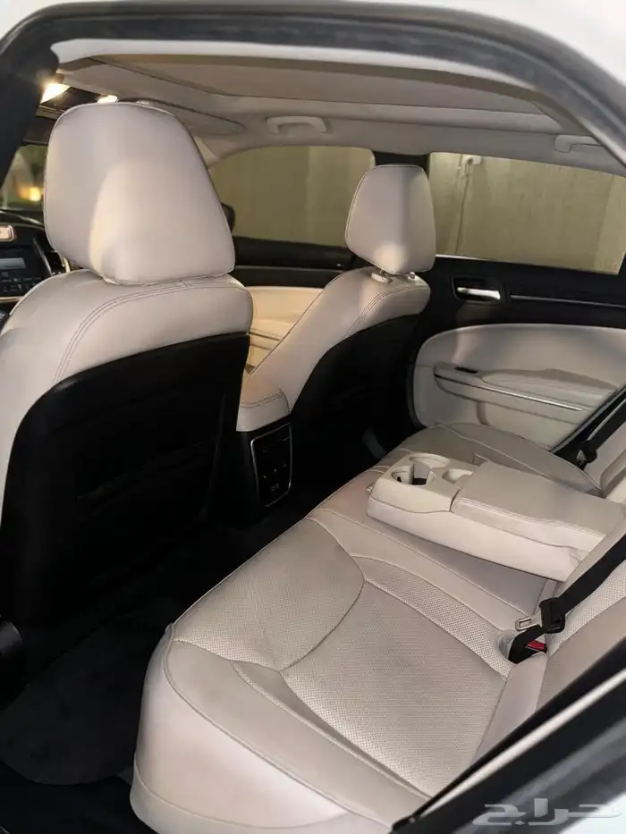 كرايزلر C300 6