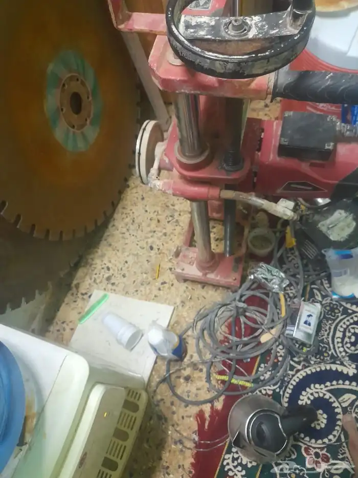 منشار خرسانه للبيع بحاتله معه عدد 2 ريشه 1