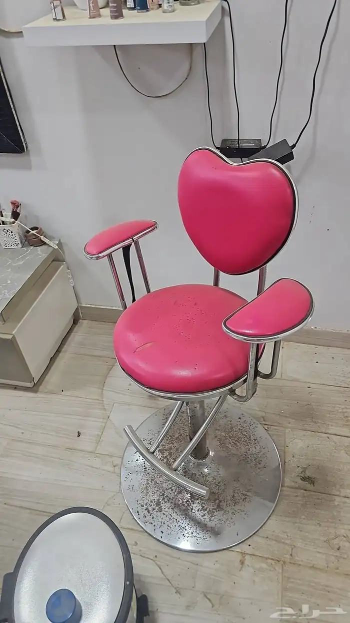 اغراض مشغل كامله من اجهزه وادوات وجهاز تنظيف البشره ومغسله 2