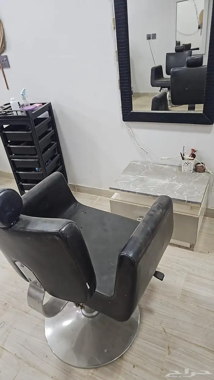اغراض مشغل كامله من اجهزه وادوات وجهاز تنظيف البشره ومغسله 4