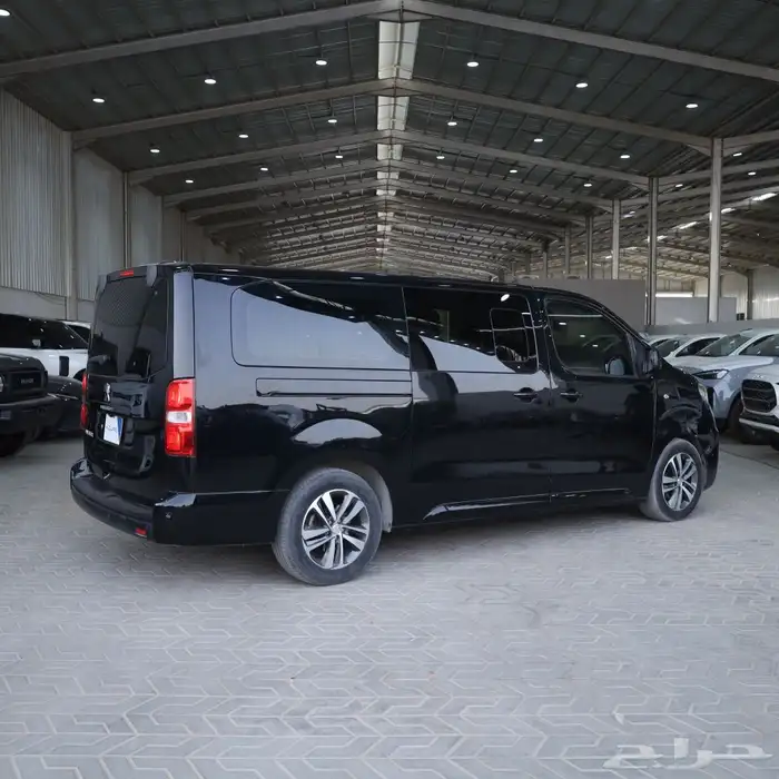 بيجو فان ترافلر ركاب مقاعد متقابلة 2018 1