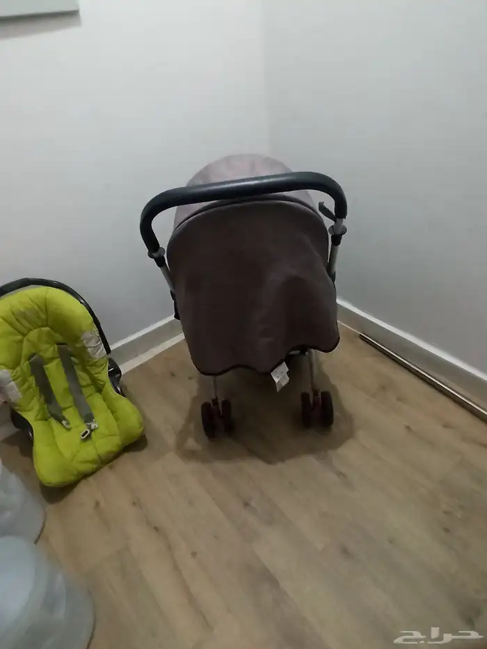 عربيه اطفال نضيفه جدا وكرسي اطفال للسيارة نضيف جدا 4