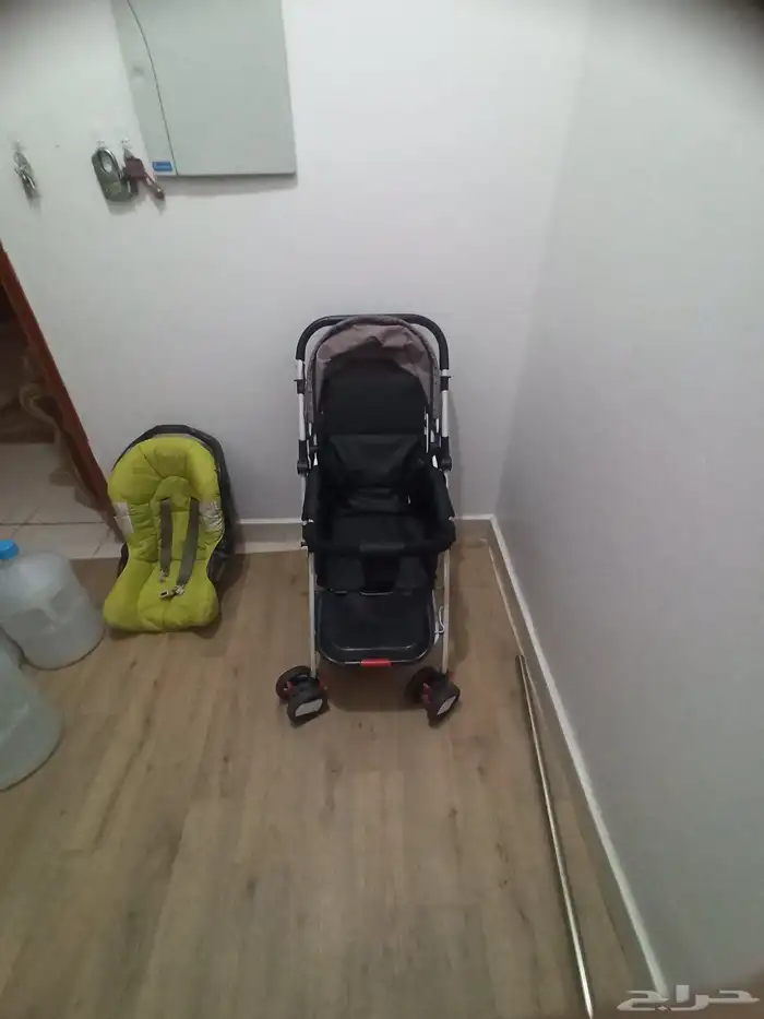 عربيه اطفال نضيفه جدا وكرسي اطفال للسيارة نضيف جدا 6