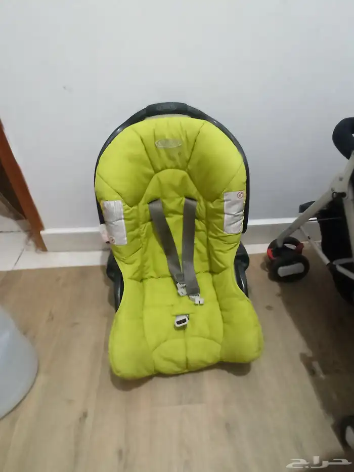 عربيه اطفال نضيفه جدا وكرسي اطفال للسيارة نضيف جدا 0