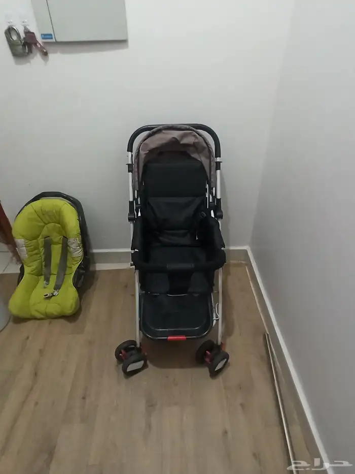 عربيه اطفال نضيفه جدا وكرسي اطفال للسيارة نضيف جدا 5