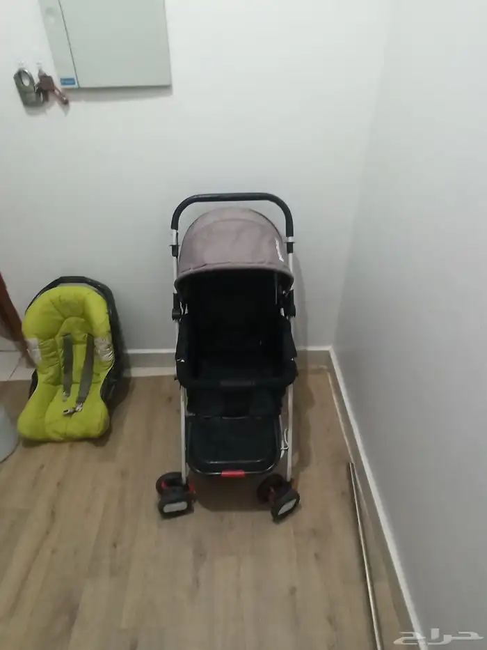 عربيه اطفال نضيفه جدا وكرسي اطفال للسيارة نضيف جدا 3