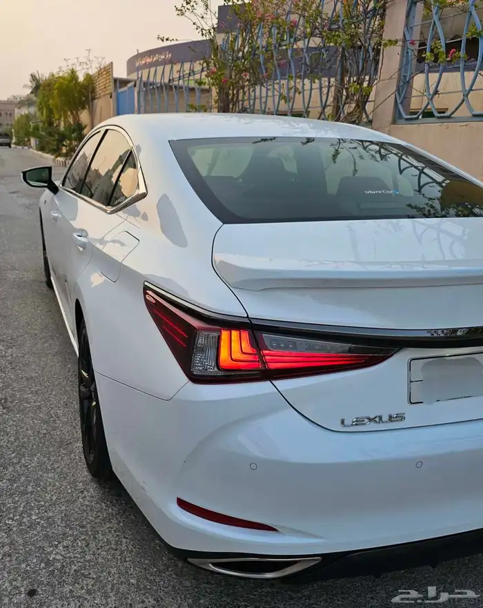 لكزس ES 350 اف سبورت 2023 وكالة 9