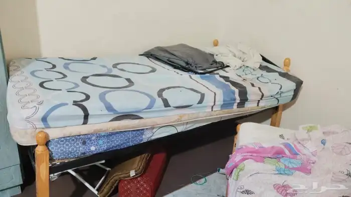 سريرين بحاله ممتازه مع المراتب تبعهم للبيع المستعجل 150 ريال 0