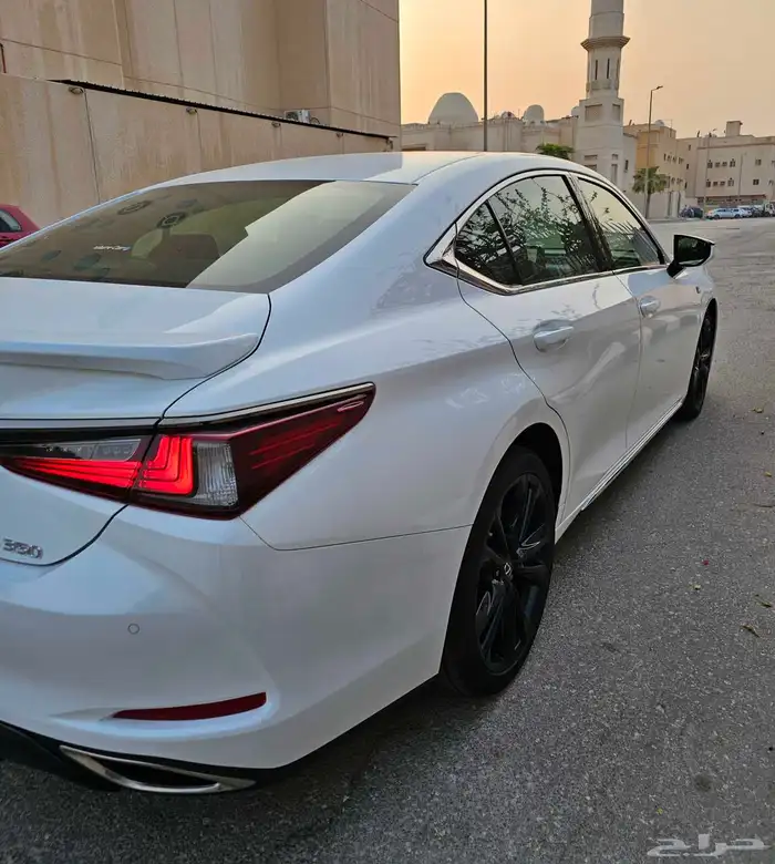 لكزس ES 350 اف سبورت 2023 وكالة 8