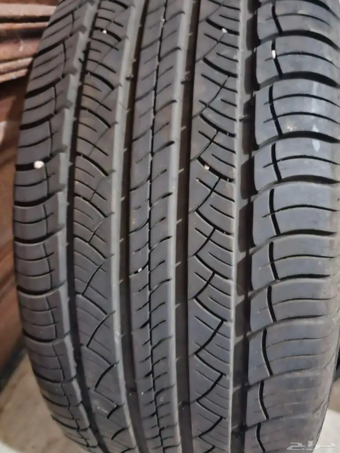 كفر ميشلان شبه جديد 245 45R20 3