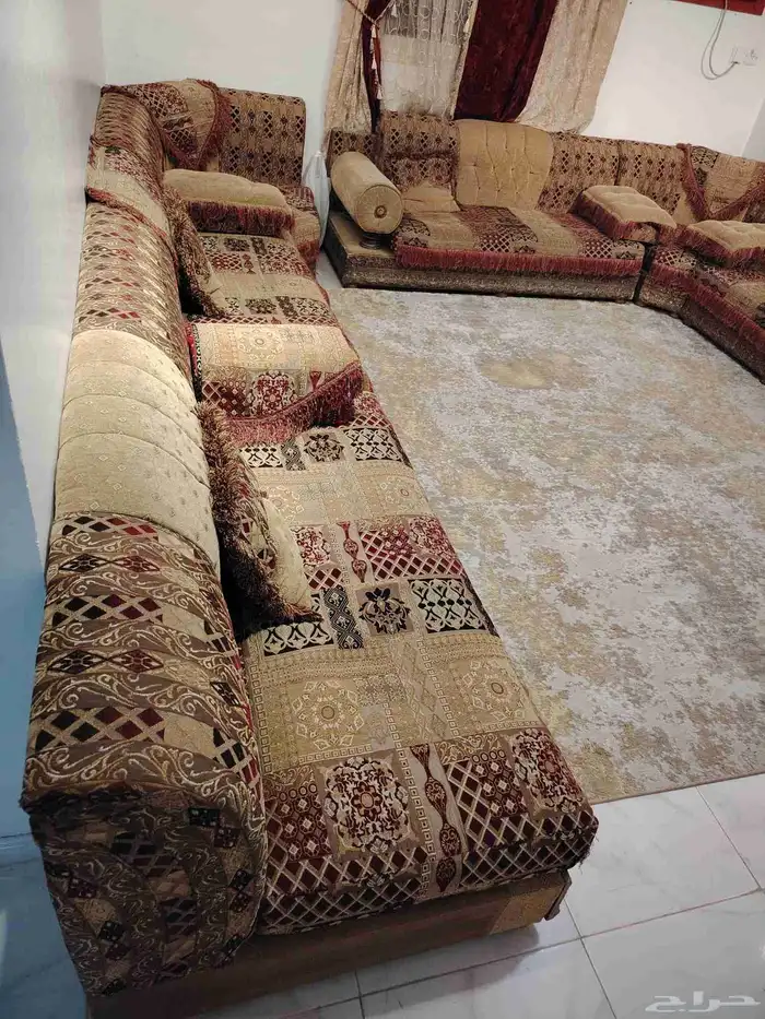 مجلس نظيف مع ستاره بدون الفرشه البيع سمح لمن يحتاجه 1