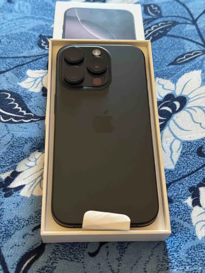 IPhone 16 pro 256GB جديد لم يستخدم بكل أغراضه 1