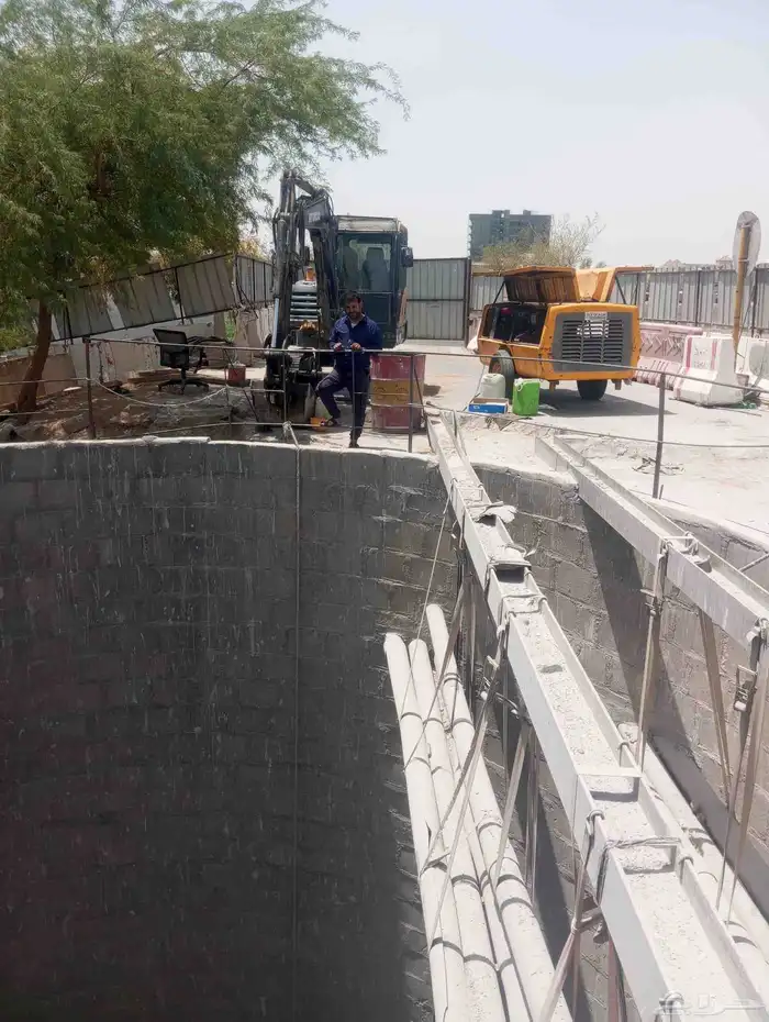 بكلين وكنبريش لقص الارضي والحجر وهدم العماير اتالفه 4