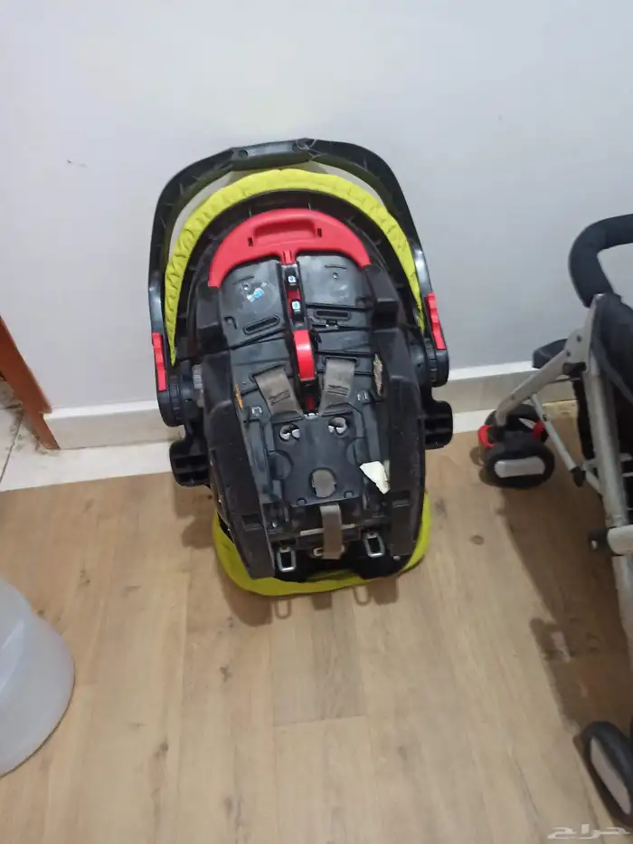 عربيه اطفال نضيفه جدا وكرسي اطفال للسيارة نضيف جدا 2