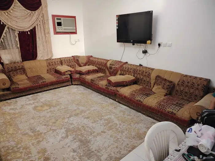 مجلس نظيف مع ستاره بدون الفرشه البيع سمح لمن يحتاجه 0