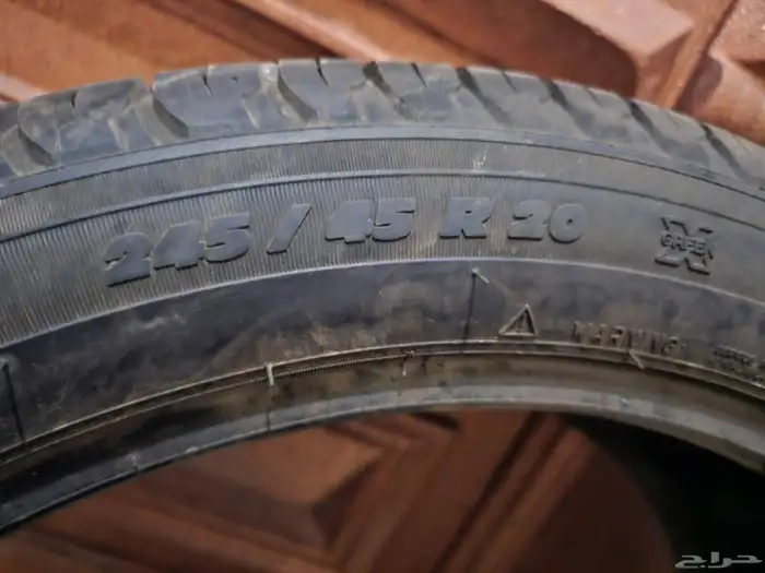 كفر ميشلان شبه جديد 245 45R20 2
